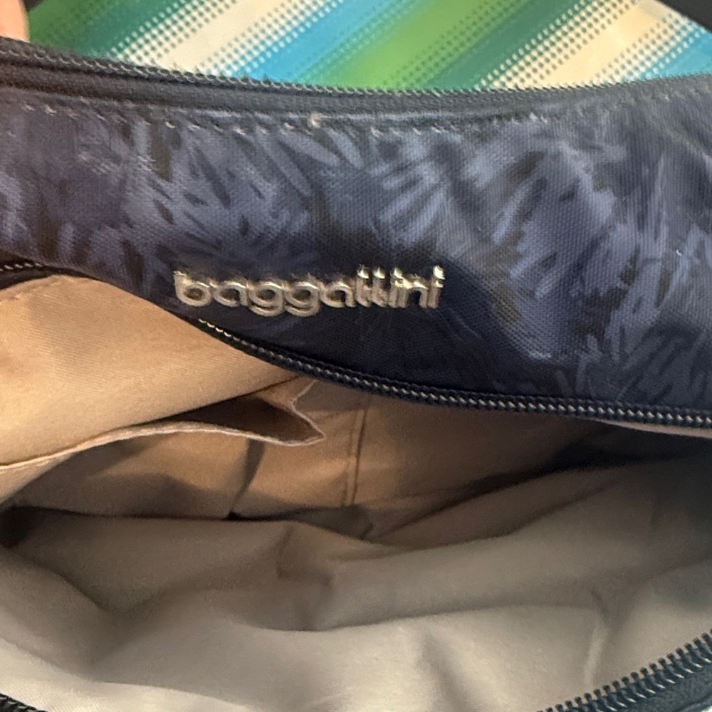 Baggallini Navy Floral-Print Crossbody Bag - Picture 6 of 13